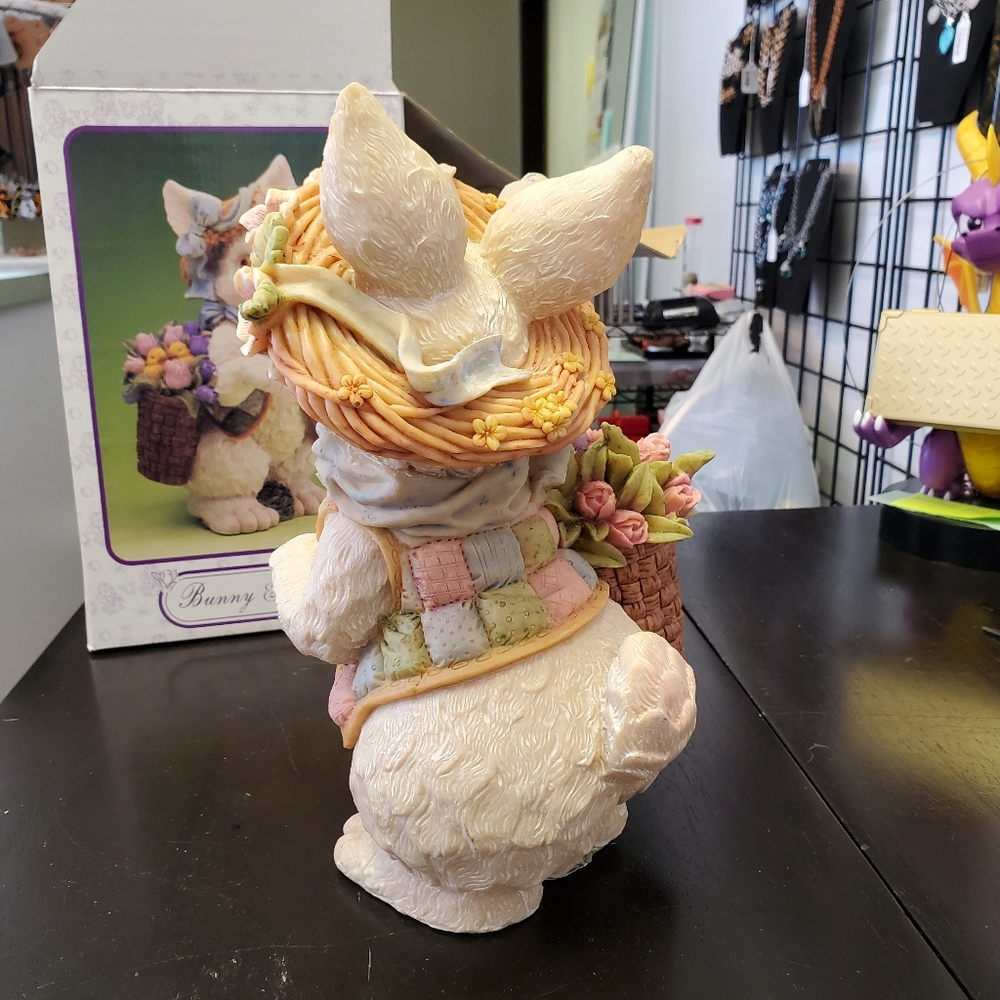 Bunny and Me statue with original box Easter bunny - Picture 4 of 6
